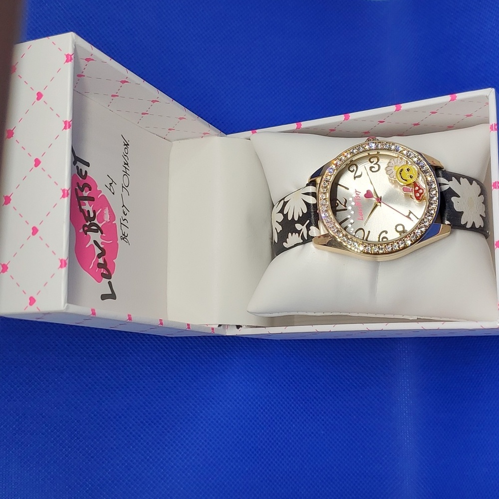 Luv Betsey by Betsey Johnson Daisies Watch